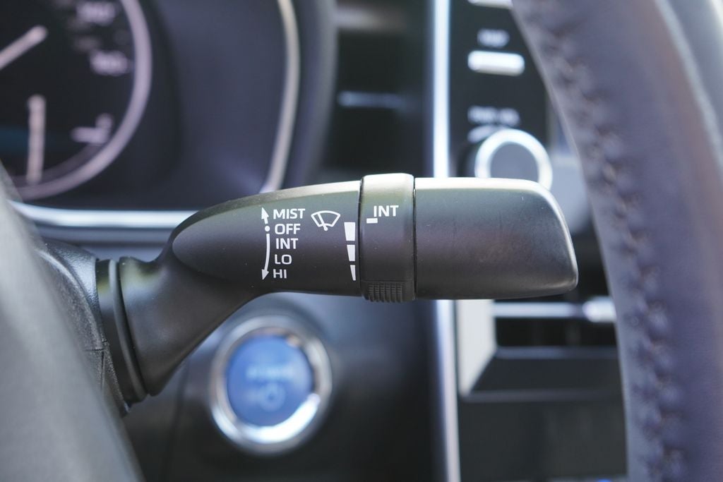 2022 Toyota Avalon Limited Hybrid