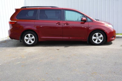 2017 Toyota Sienna LE 8 Passenger