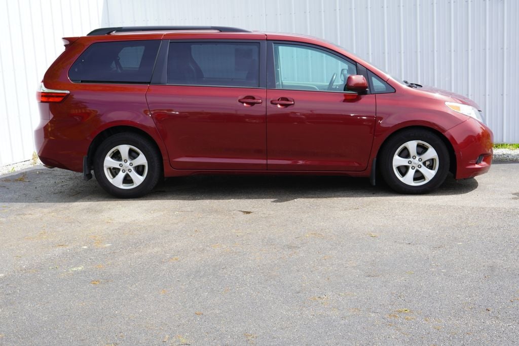 2017 Toyota Sienna LE 8 Passenger