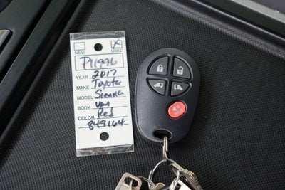 2017 Toyota Sienna LE 8 Passenger