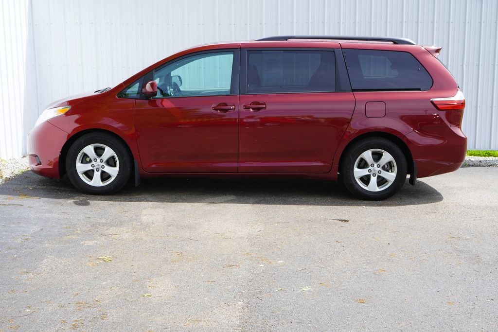 2017 Toyota Sienna LE 8 Passenger