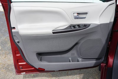 2017 Toyota Sienna LE 8 Passenger