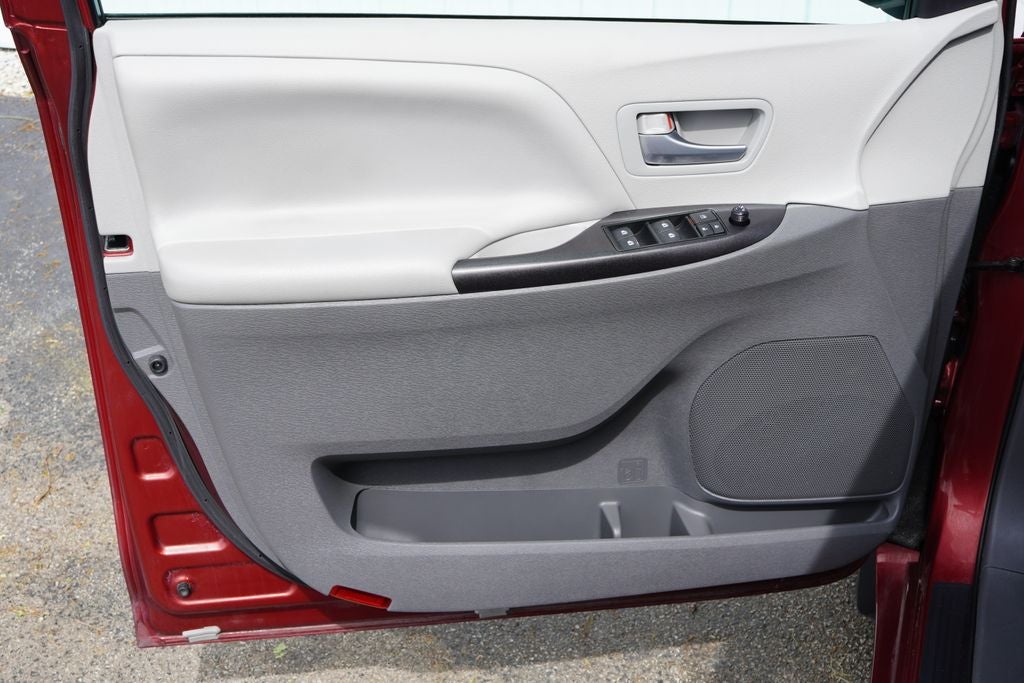 2017 Toyota Sienna LE 8 Passenger