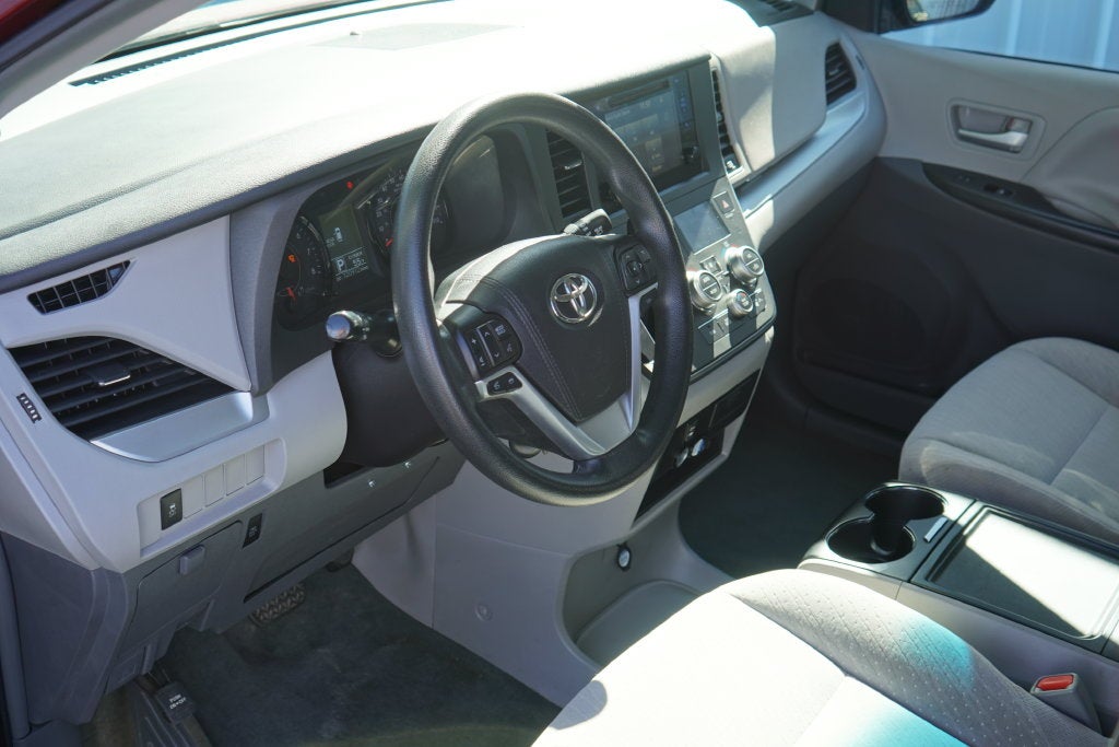 2017 Toyota Sienna LE 8 Passenger