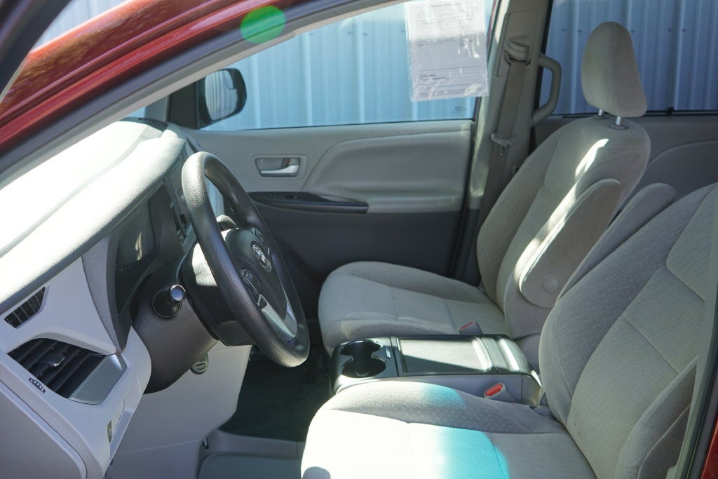 2017 Toyota Sienna LE 8 Passenger