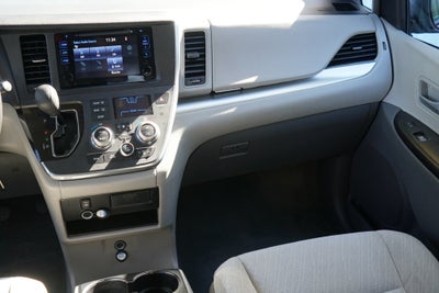 2017 Toyota Sienna LE 8 Passenger