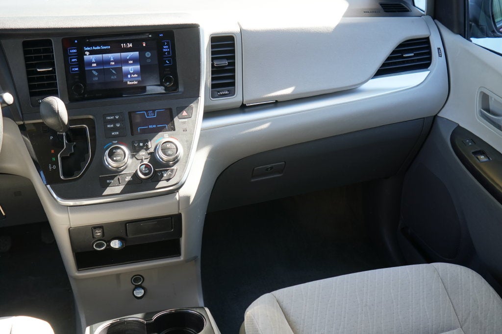 2017 Toyota Sienna LE 8 Passenger