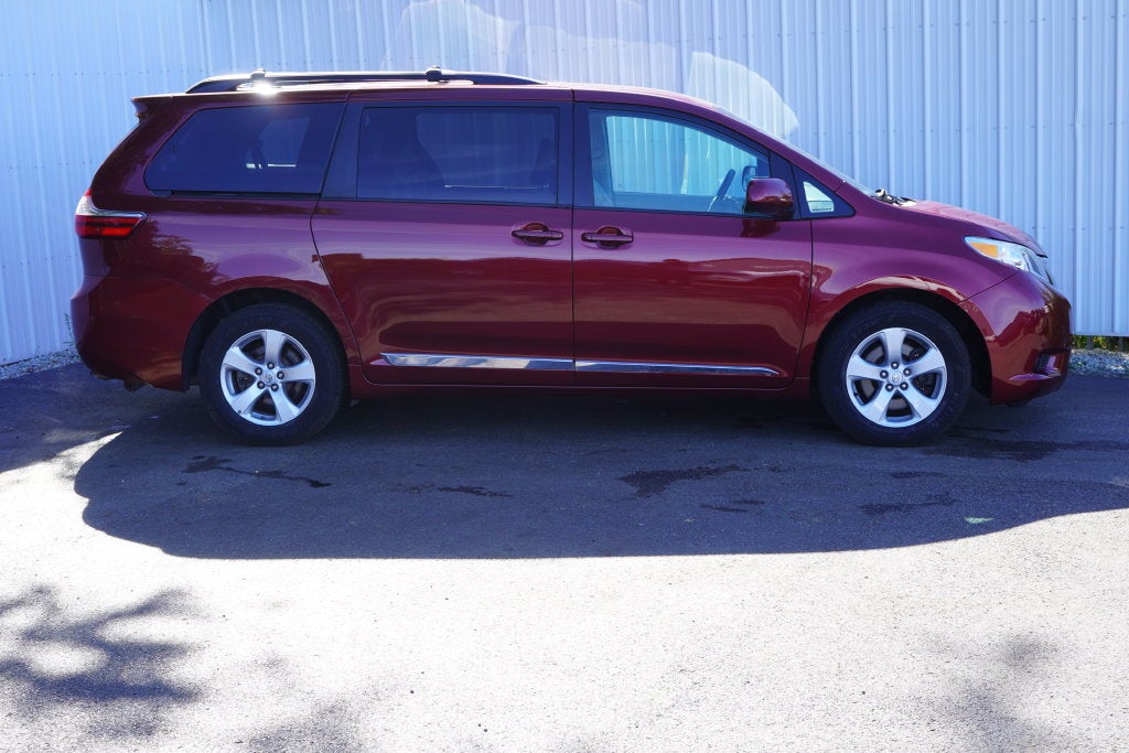 2017 Toyota Sienna LE 8 Passenger