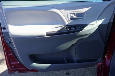 2017 Toyota Sienna LE 8 Passenger