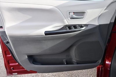 2017 Toyota Sienna LE 8 Passenger