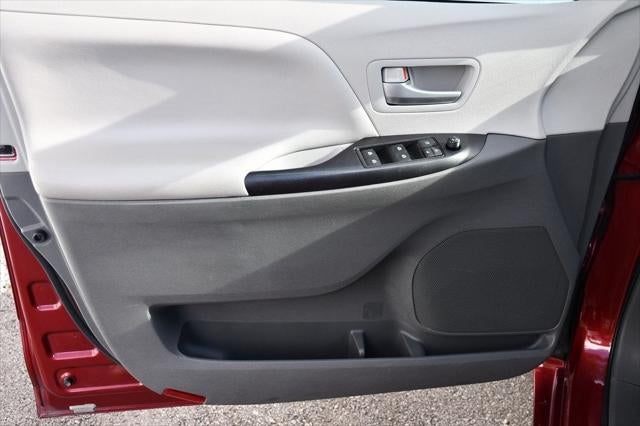2017 Toyota Sienna LE 8 Passenger