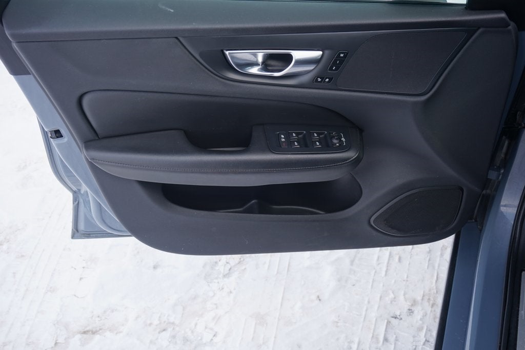 2024 Volvo S60 B5 Plus Dark Theme