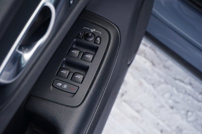 2024 Volvo S60 B5 Plus Dark Theme