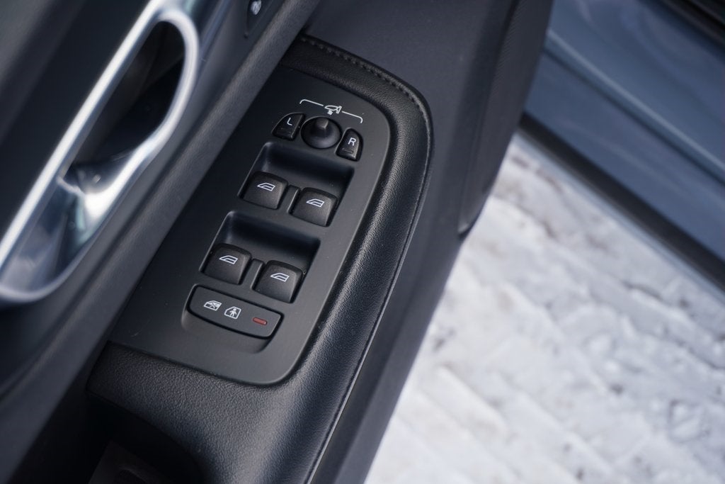 2024 Volvo S60 B5 Plus Dark Theme