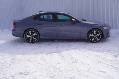 2024 Volvo S60 B5 Plus Dark Theme