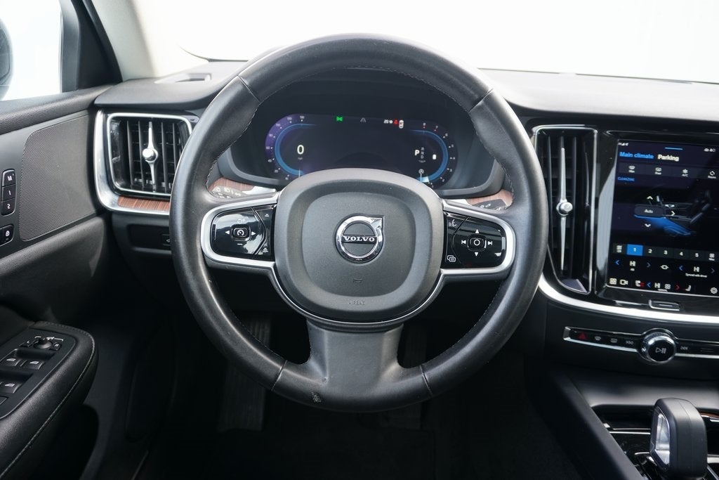 2024 Volvo S60 B5 Plus Dark Theme