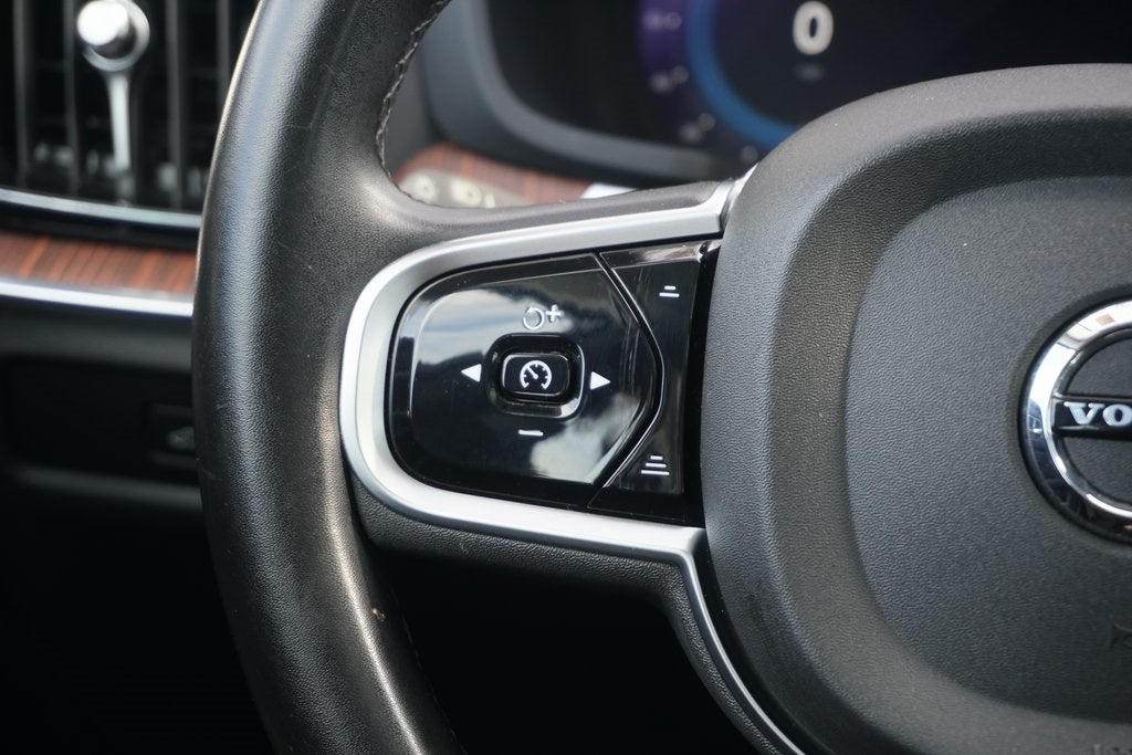 2024 Volvo S60 B5 Plus Dark Theme