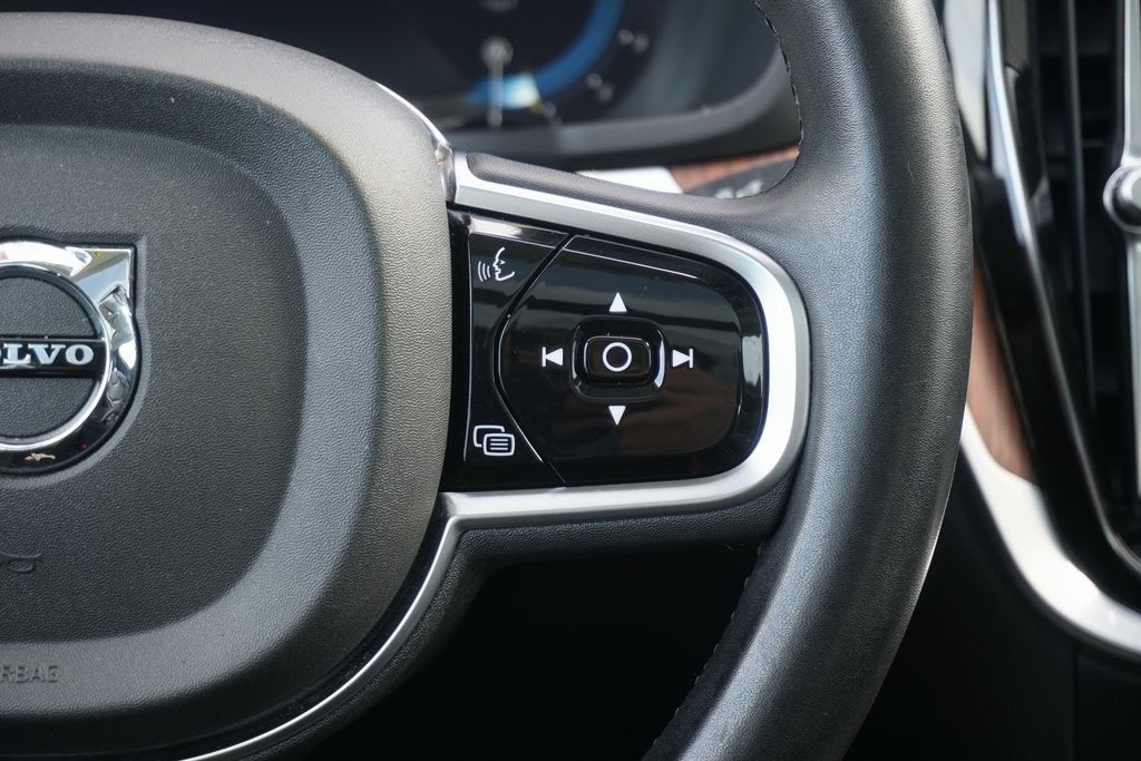 2024 Volvo S60 B5 Plus Dark Theme