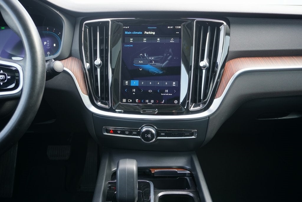 2024 Volvo S60 B5 Plus Dark Theme