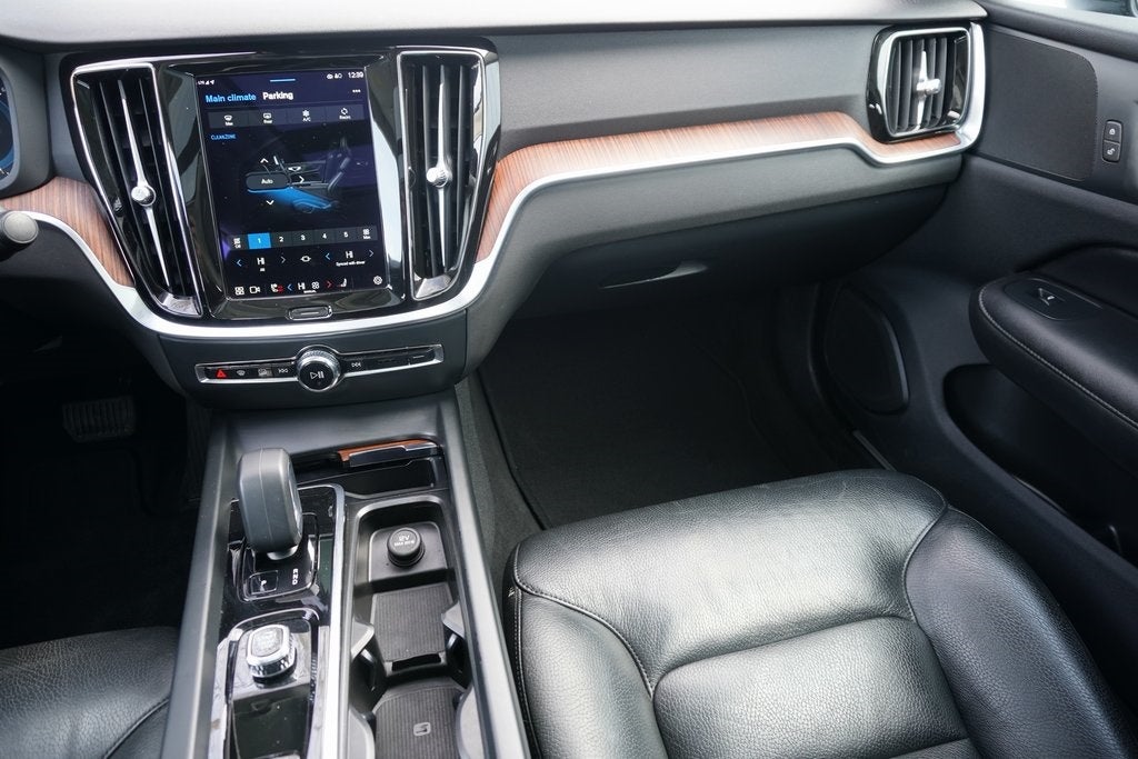 2024 Volvo S60 B5 Plus Dark Theme