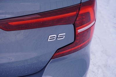 2024 Volvo S60 B5 Plus Dark Theme