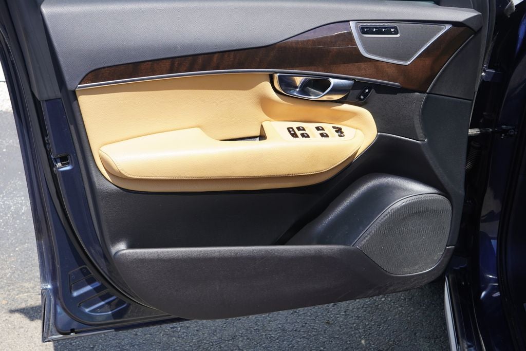 2019 Volvo XC90 T6 Momentum