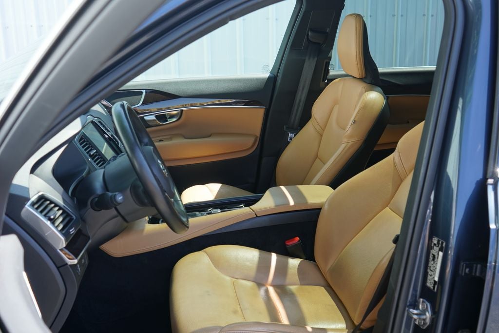 2019 Volvo XC90 T6 Momentum