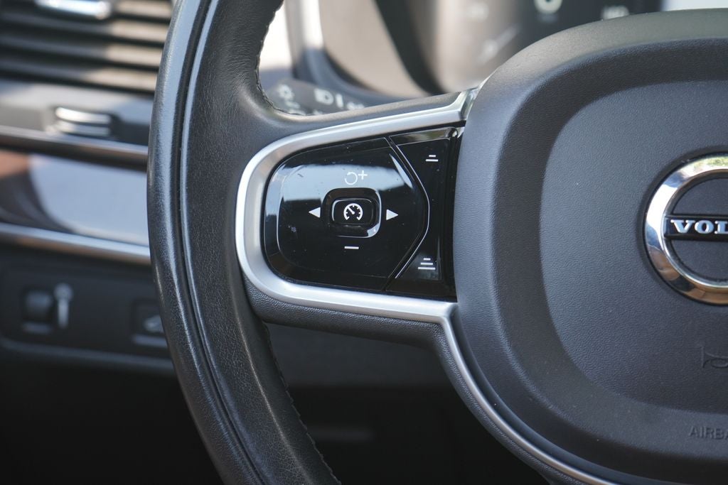 2019 Volvo XC90 T6 Momentum