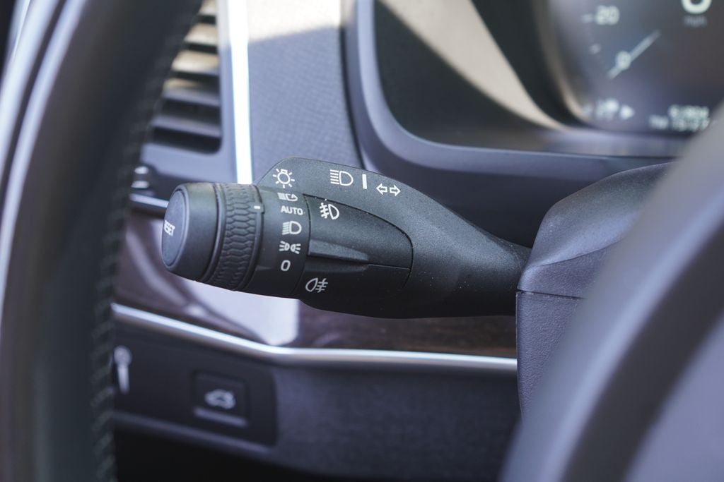 2019 Volvo XC90 T6 Momentum