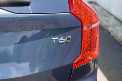 2019 Volvo XC90 T6 Momentum
