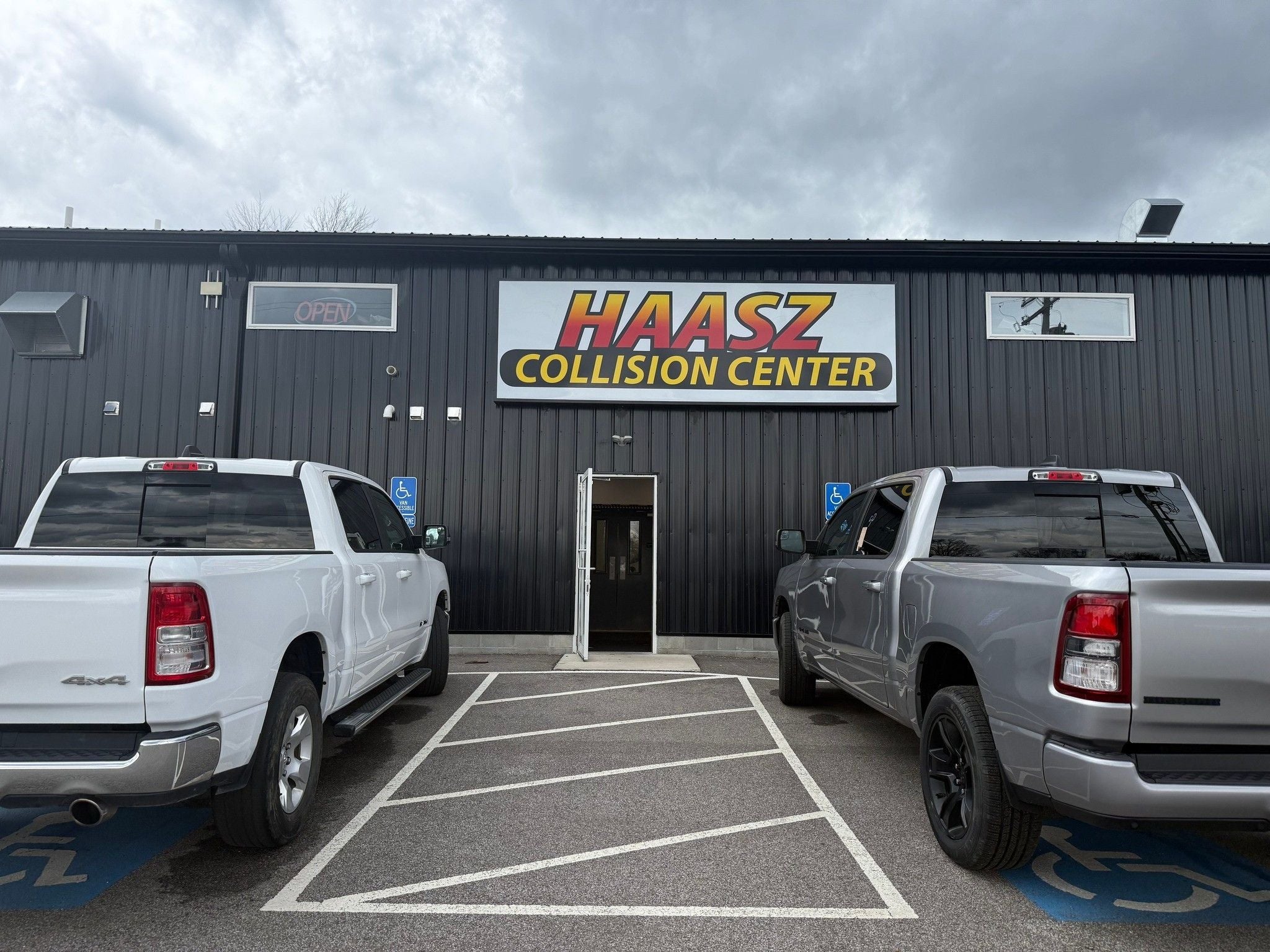 Collision Center at Haasz Automall of Ravenna in Ravenna OH